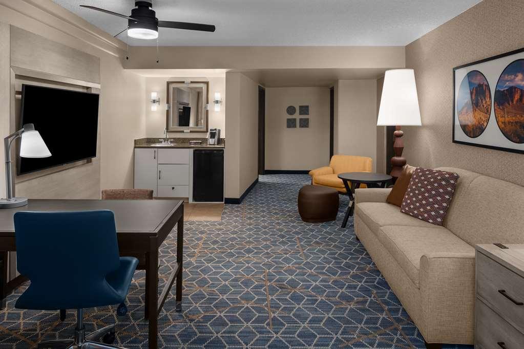 Embassy Suites By Hilton Phoenix Biltmore Habitación foto